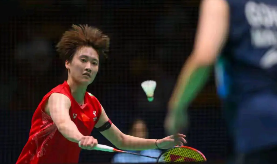 印尼羽毛球队碾压法国羽毛球队，辛杜绝境逆转