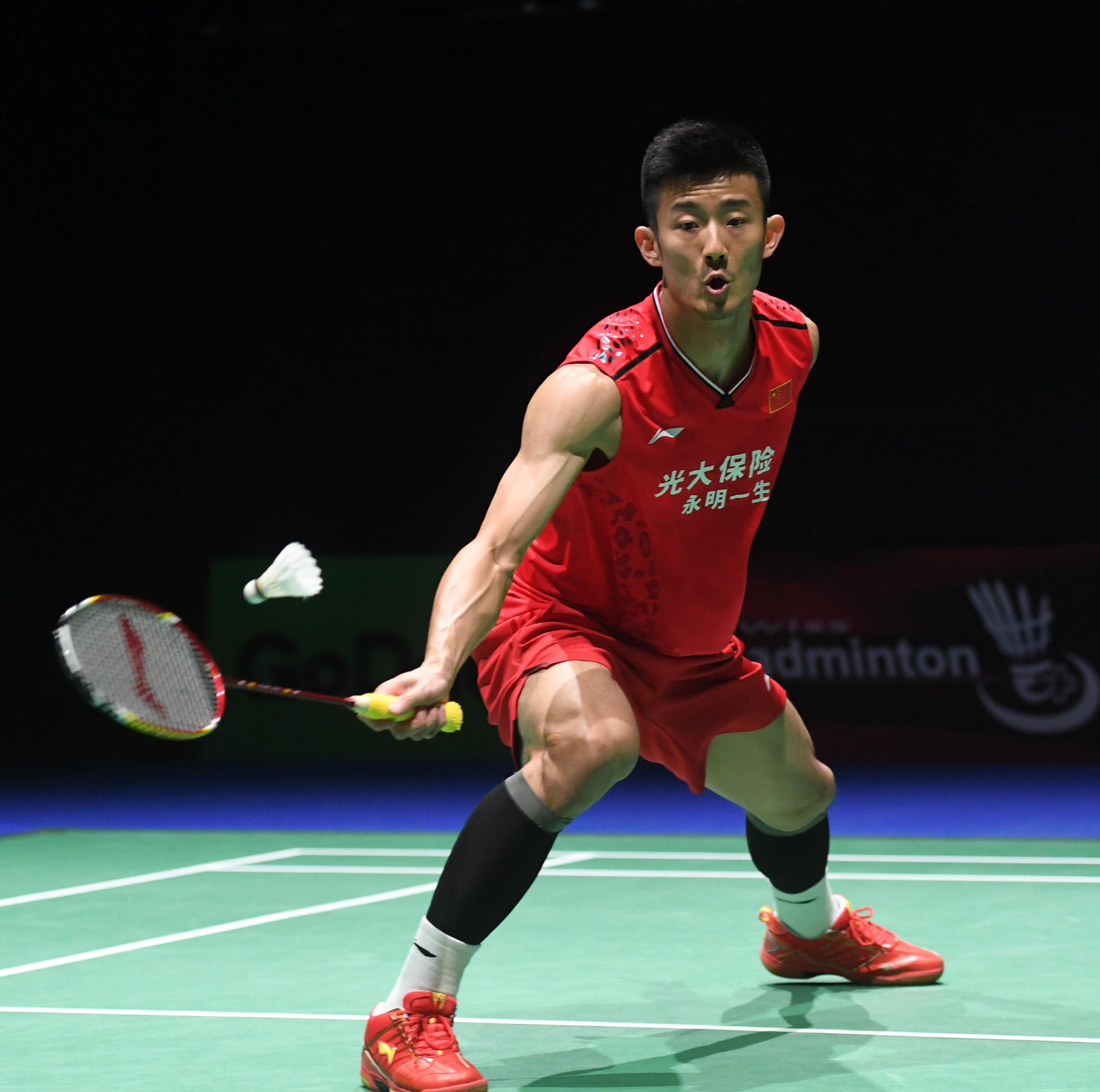 包含英格兰羽毛球队鏖战中国羽毛球队，谌龙惊艳世界的词条