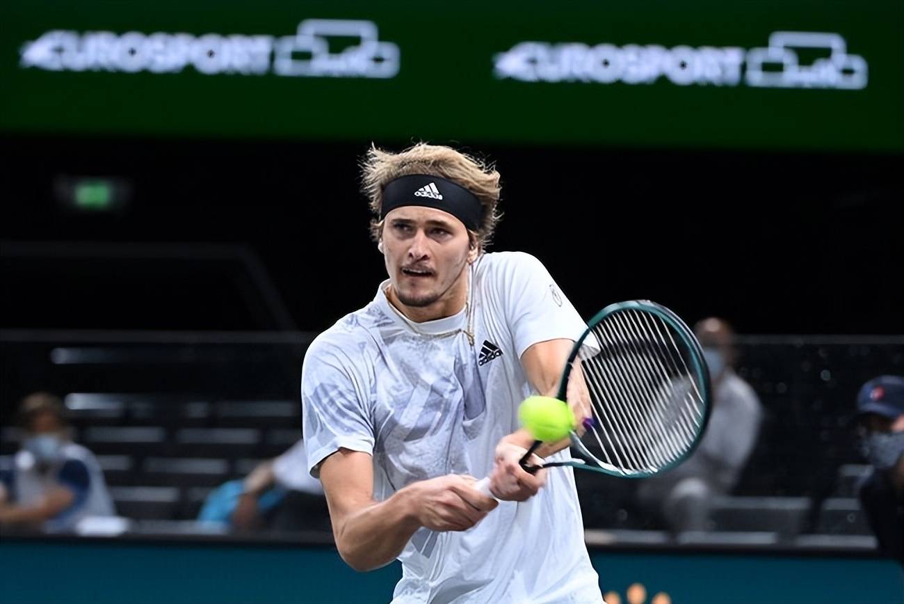 关于英国网球队血洗西班牙网球队,兹维列夫关键制胜的信息 关于英国网球队血洗西班牙网球队,兹维列夫关键制胜的信息