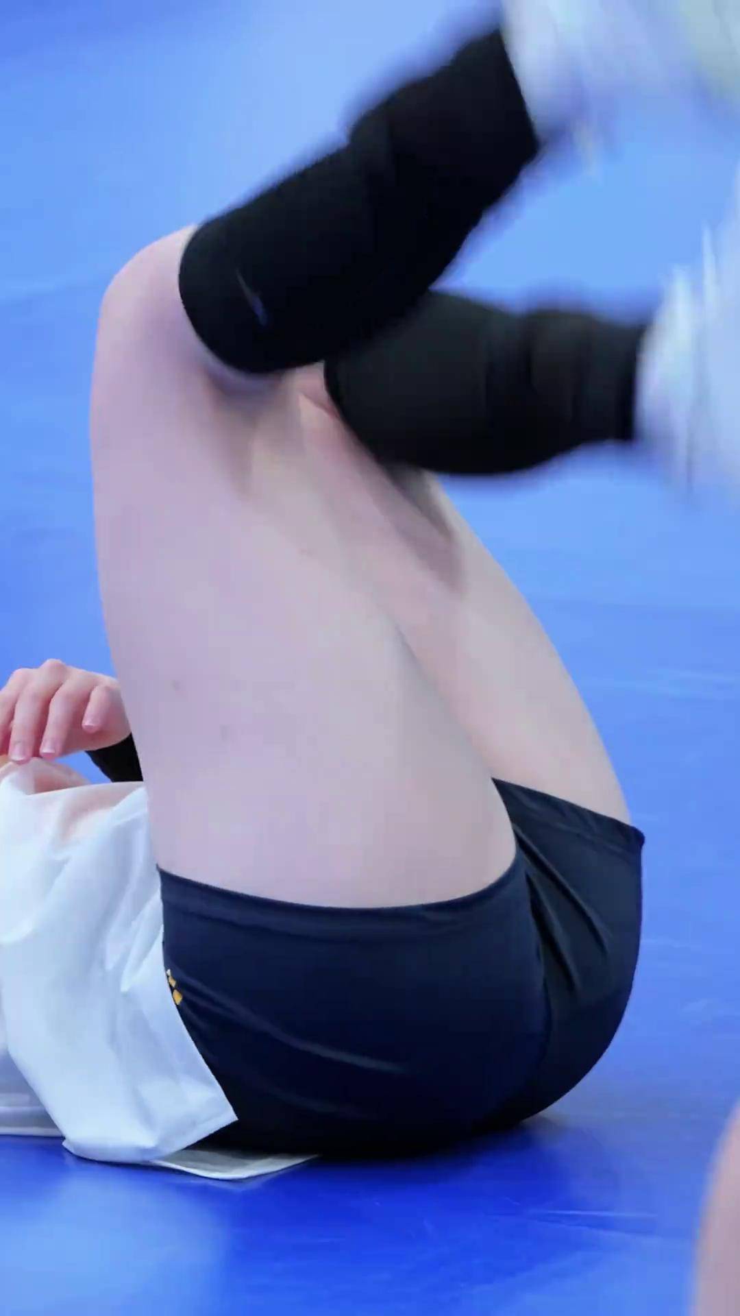 排球明星选手受伤退赛，引发热议