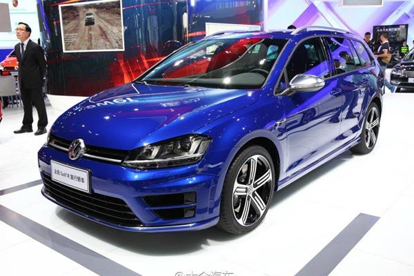 包含火力全开！高尔夫比赛数据创纪录的词条