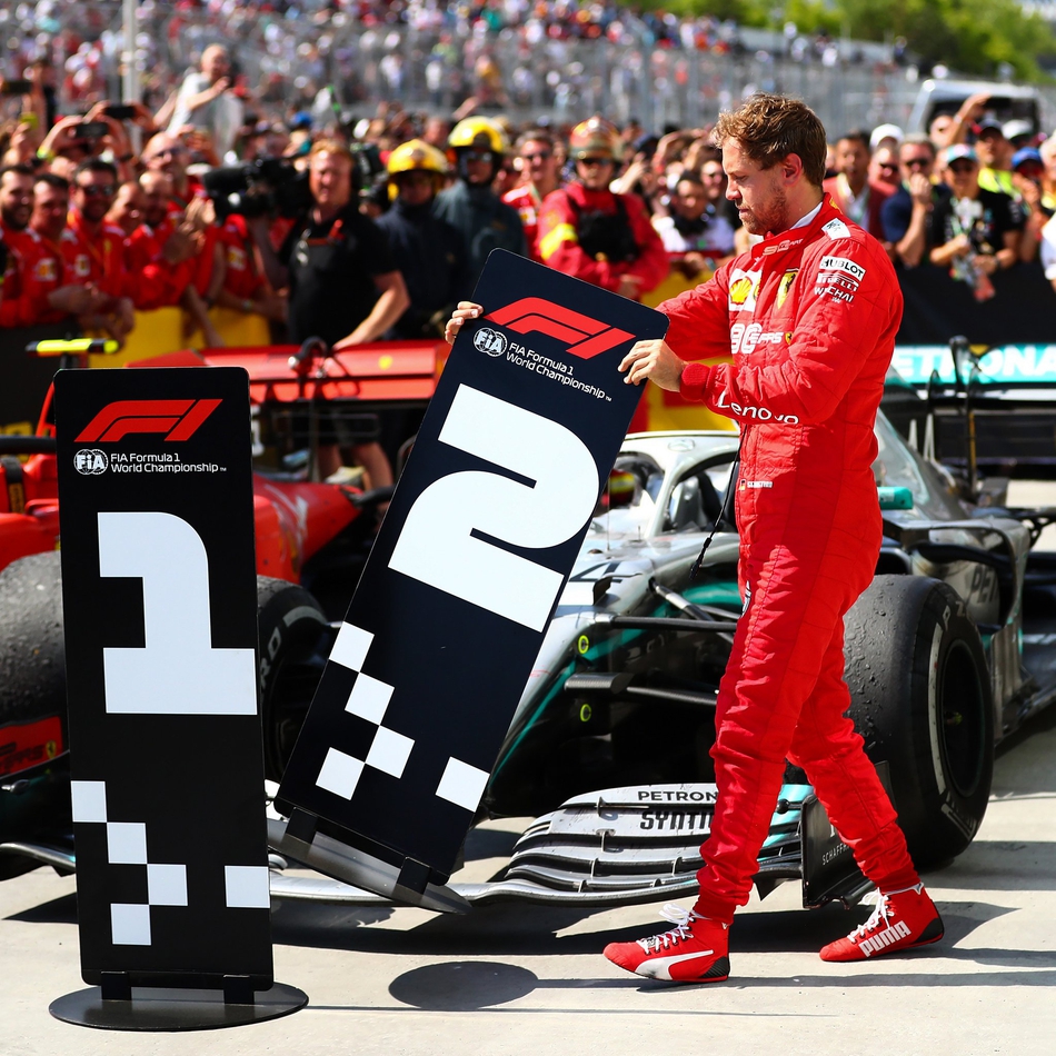 雷诺车队险胜红牛车队，汉密尔顿状态火热