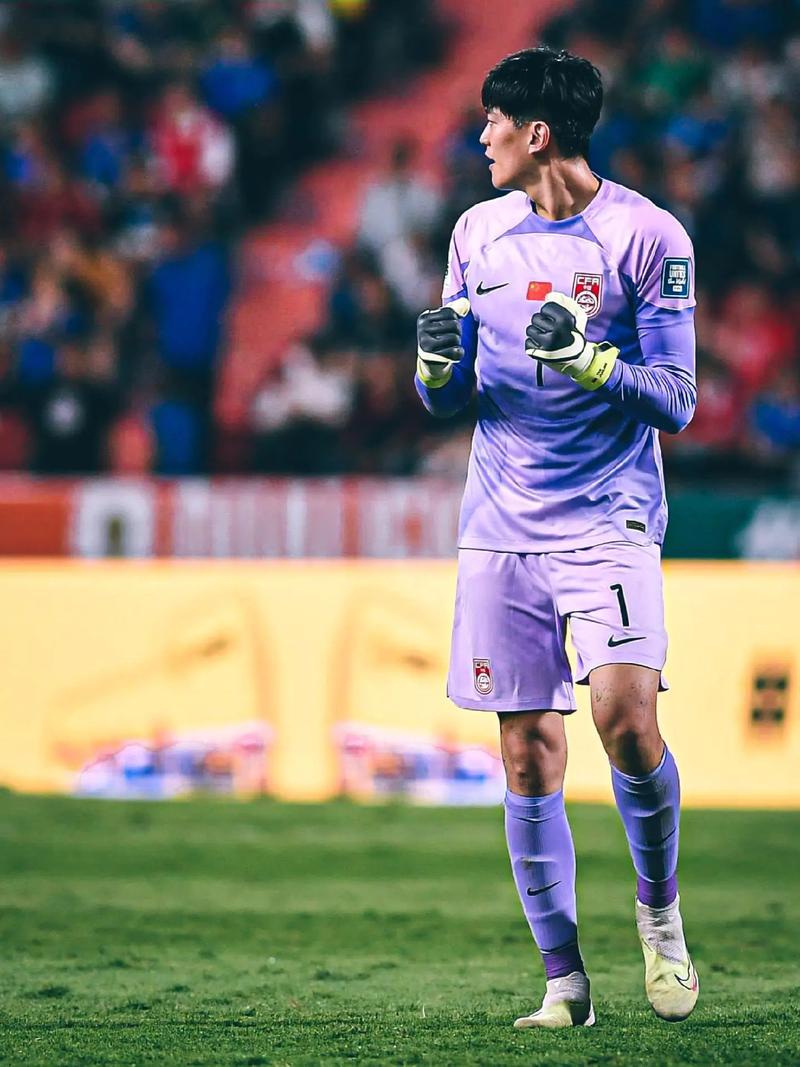 中国足球明星的漫漫成名路，欲戴王冠！