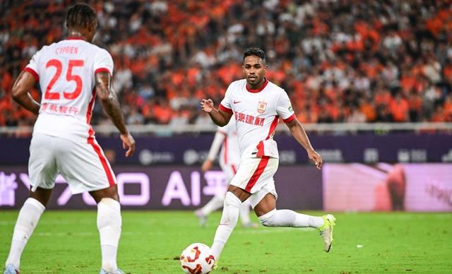 天津泰达迎战关键对手，备战取得积极态度