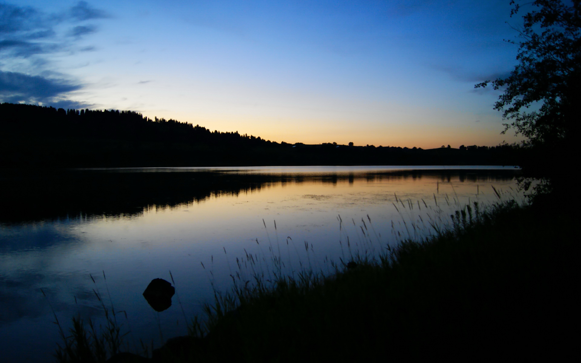 赛道震撼日，红牛二队围困神牛，塞恩斯孤胆扛起全队大旗