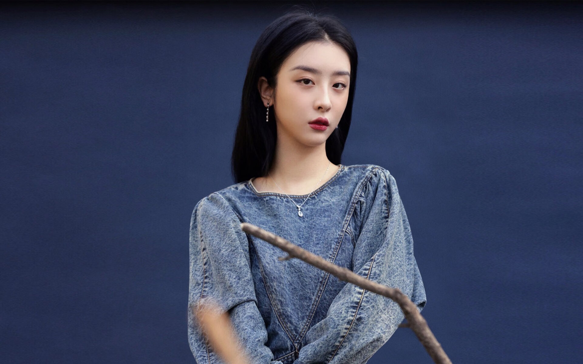 方案，红墙之外的绝杀，塞恩斯一骑绝尘，梅赛德斯险胜迈凯伦的终极博弈 策略、稳定与绝对统治力—一场定义赛季走向的经典战役