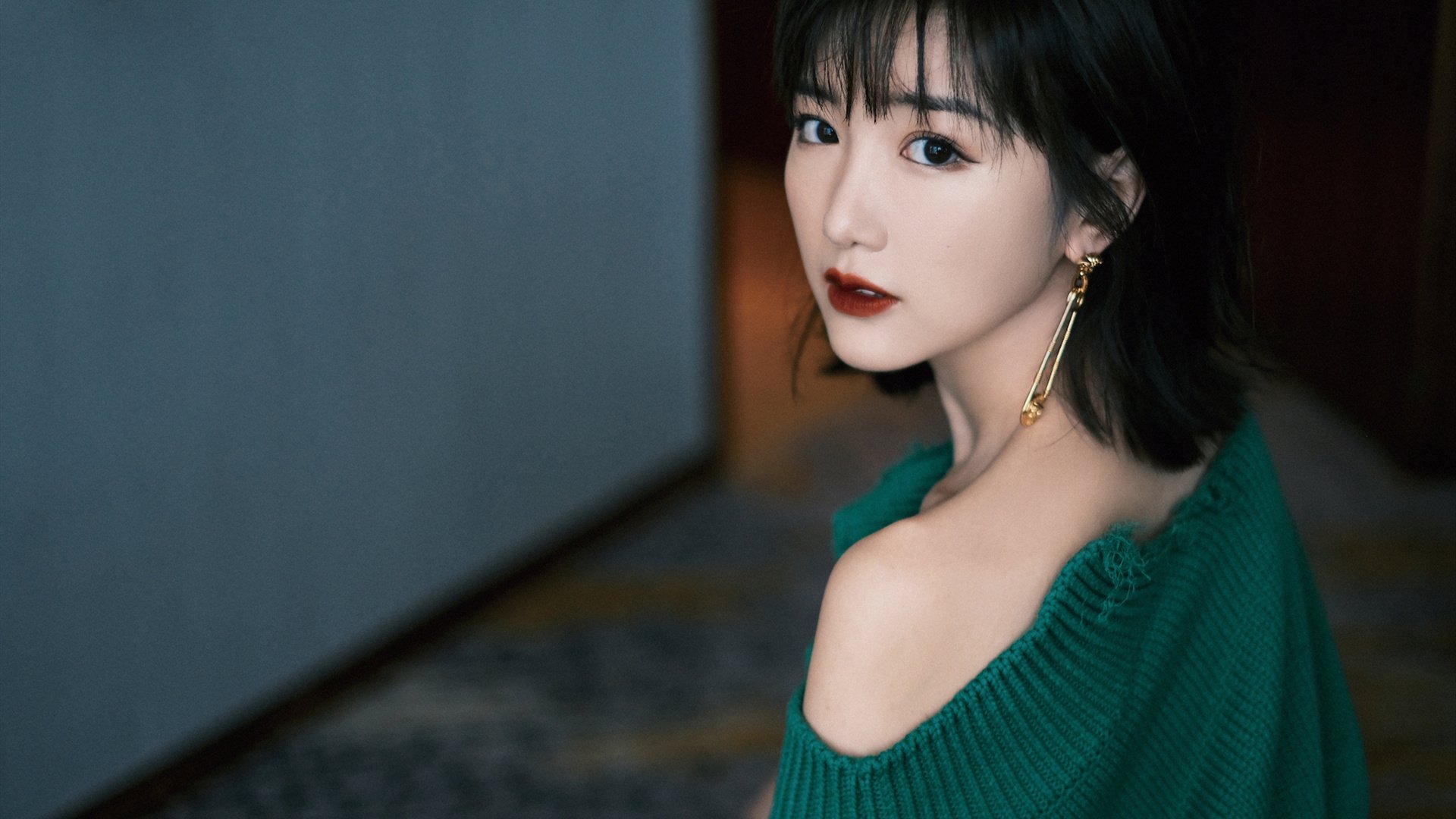 东方利刃剖开银黑军团,爱德华兹的双面统治与一场注定载入史册的对话