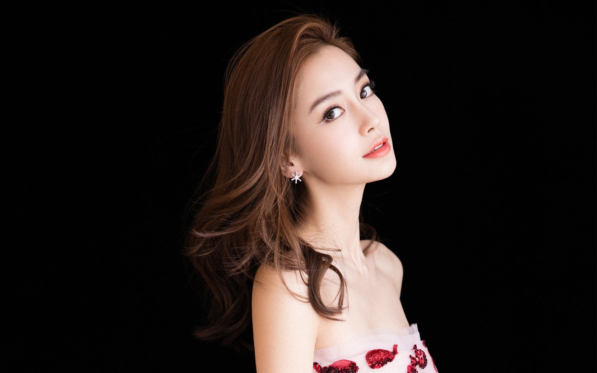 亚洲巨星引爆全球屏息之战，孙兴慜一锤定音，改写的不只是排名